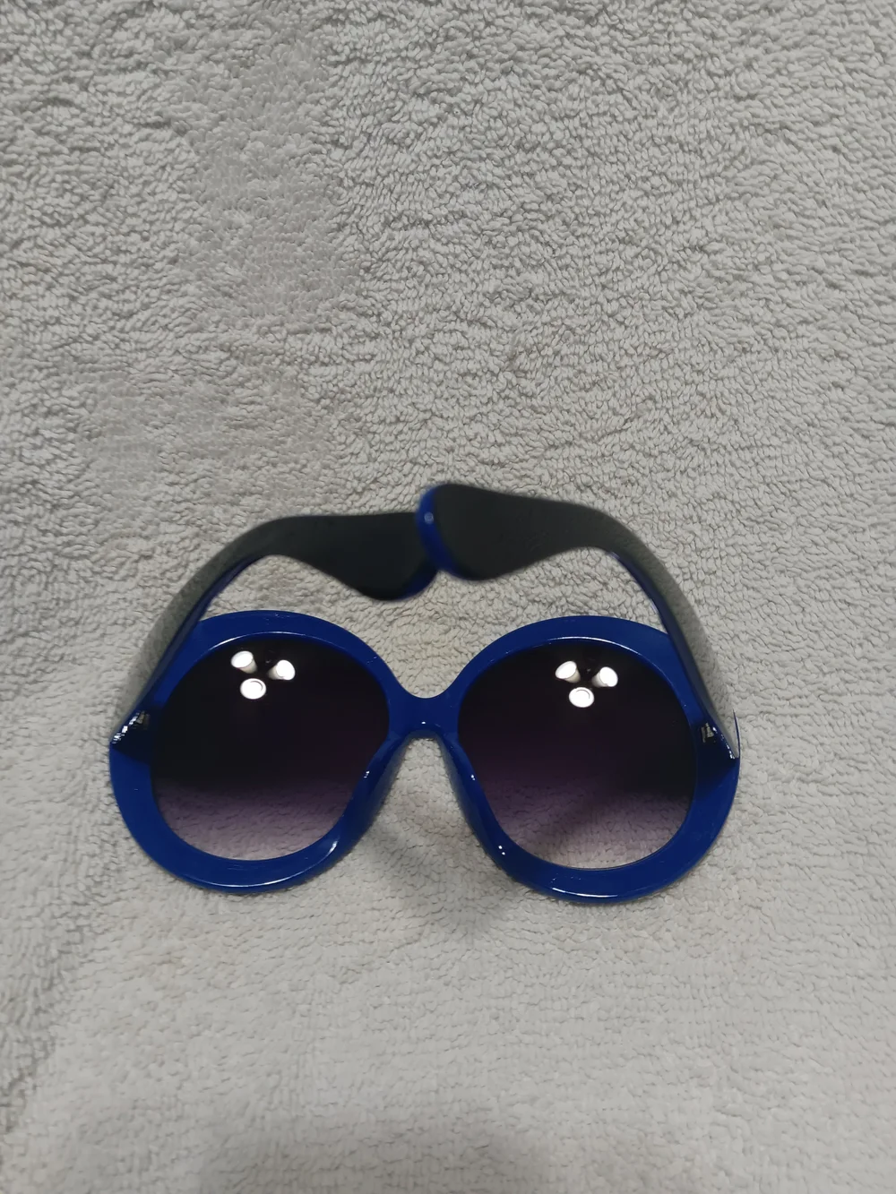 Women's Round Oversized Sophisticated Style Sunglasses - Black